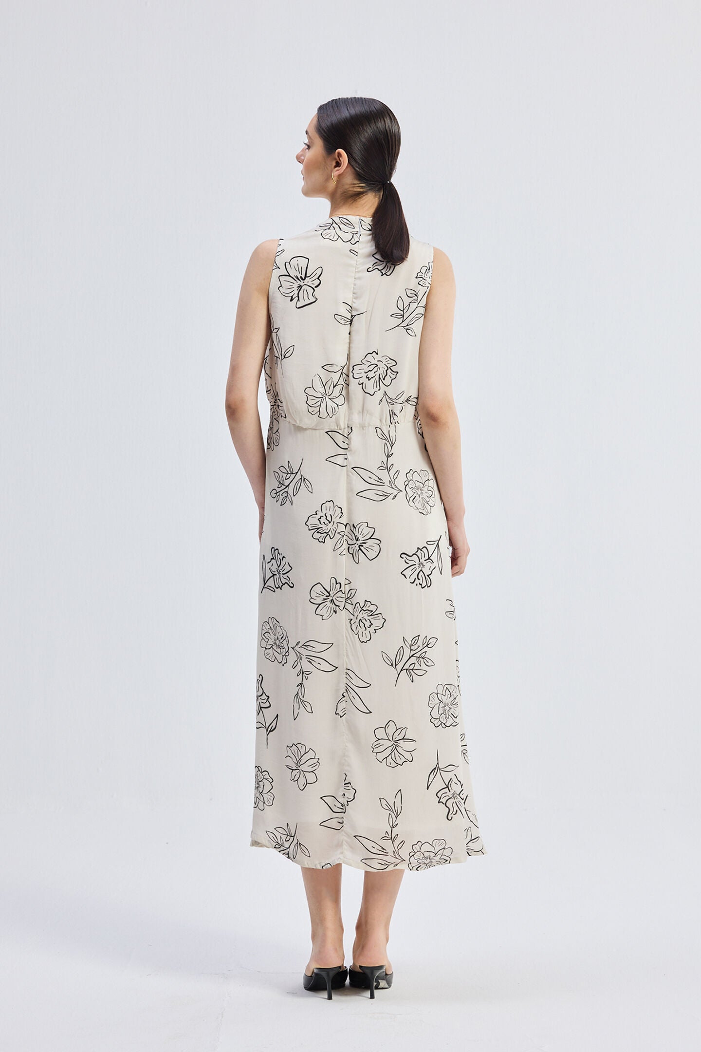 Front Twist Maxi dress in Black Florals, Flowers in the wind / Ivory, alternate image number 1