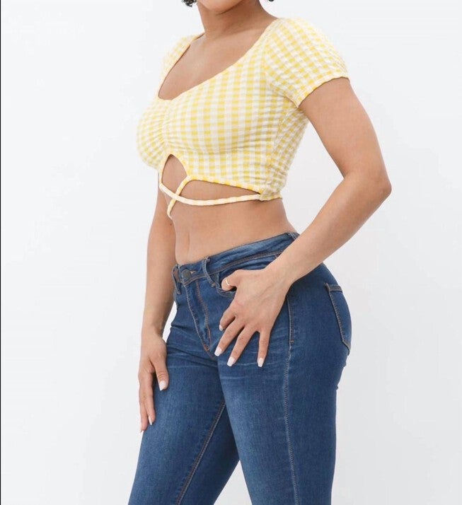 BOTTOM FRONT CUT OUT PLAID PRINT SHORT SLEEVE CROP TOP IN YELLOW AND WHITE, , alternate image number null