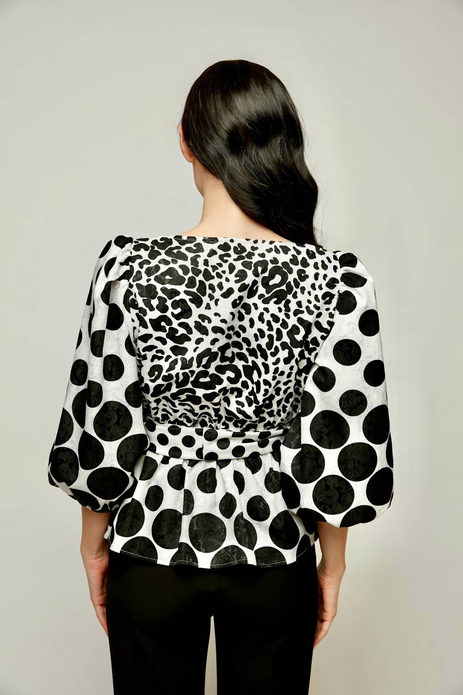 PUFF-SLEEVE BLOUSE IN BLACK/WHITE, , alternate image number 4