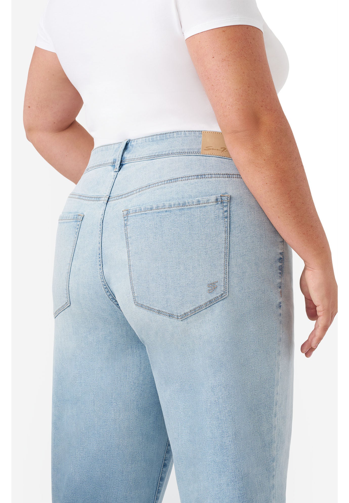 Loose Sneaker Jean, Free Spirit / Light Wash, alternate image number 4