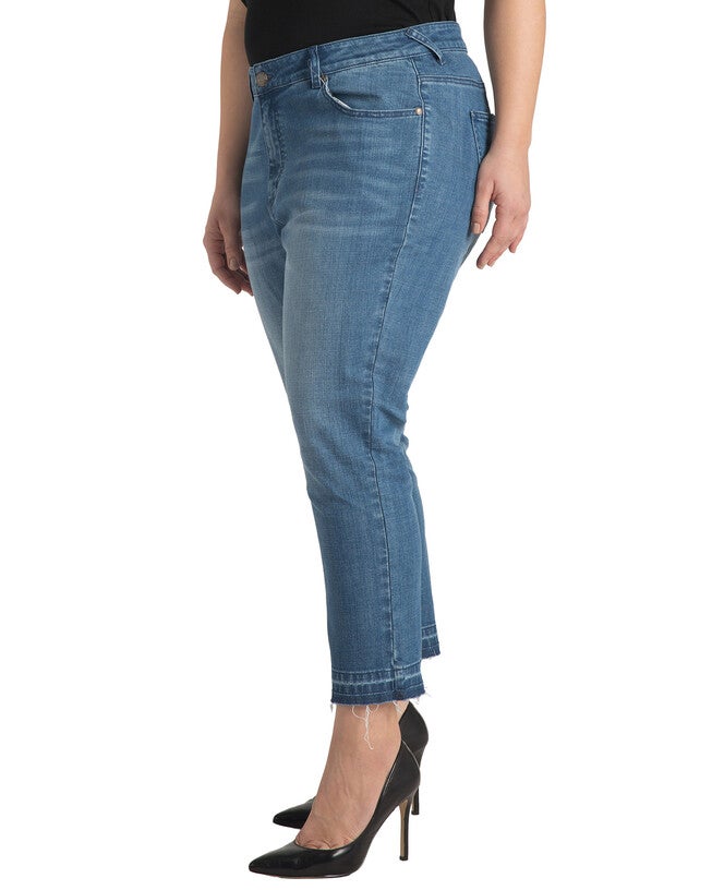 Plus Size Womens Light Wash Unraveled Hem Cropped Premium Jeans, , alternate image number 7
