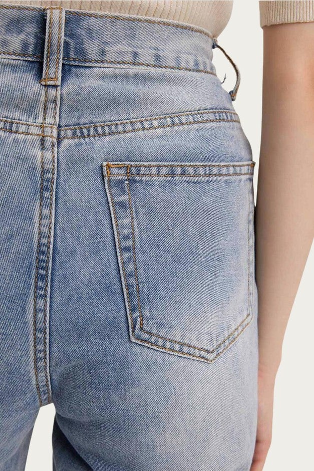 HIGH-RISE SPLIT HEM JEANS IN BLUE, Blue / Light Wash, alternate image number null