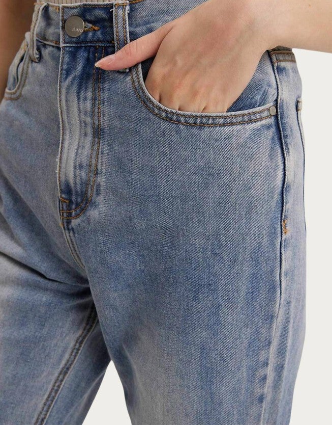 HIGH-RISE SPLIT HEM JEANS IN BLUE, , alternate image number null