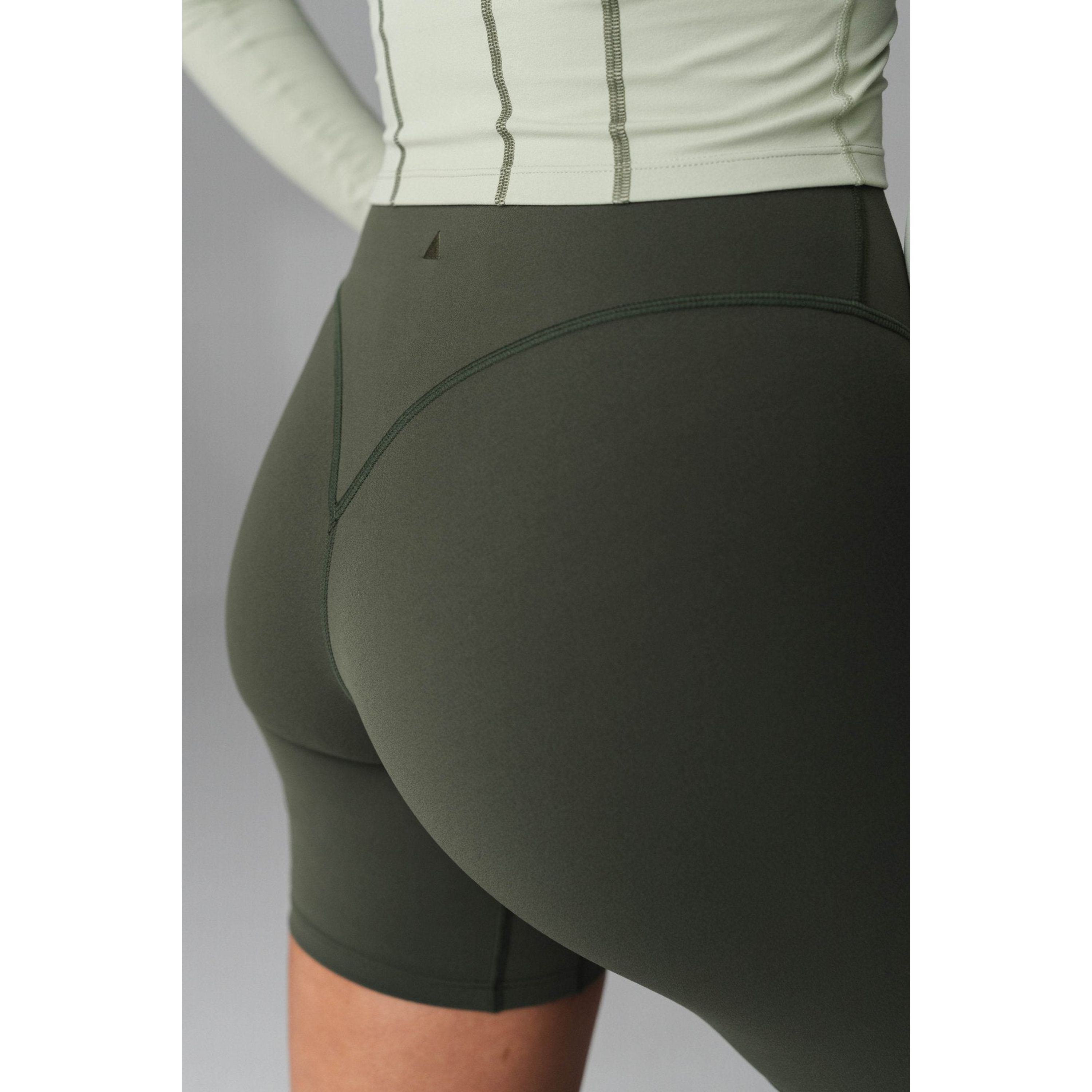 Cloud II Biker Short, Olive / Olive Green, alternate image number 4