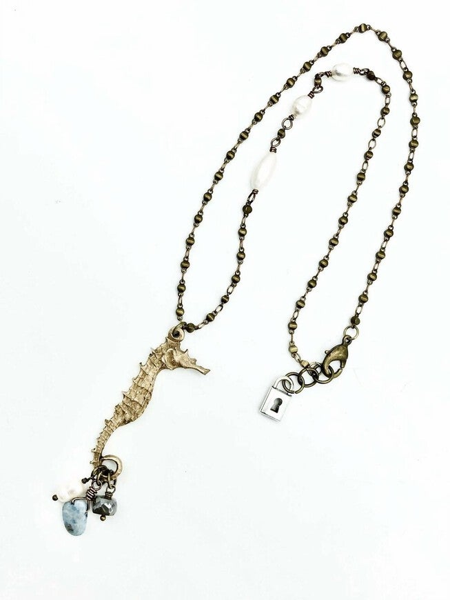 AMPHITRITE BRONZE SEA HORSE NECKLACE IN MULTI, Multi / Gold, hi-res image number null