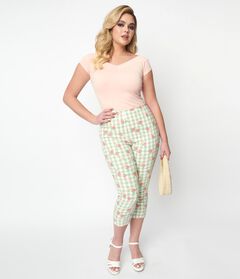 UNIQUE VINTAGE LIGHT GREEN GINGHAM & PEACHES RACHELLE CAPRI PANTS