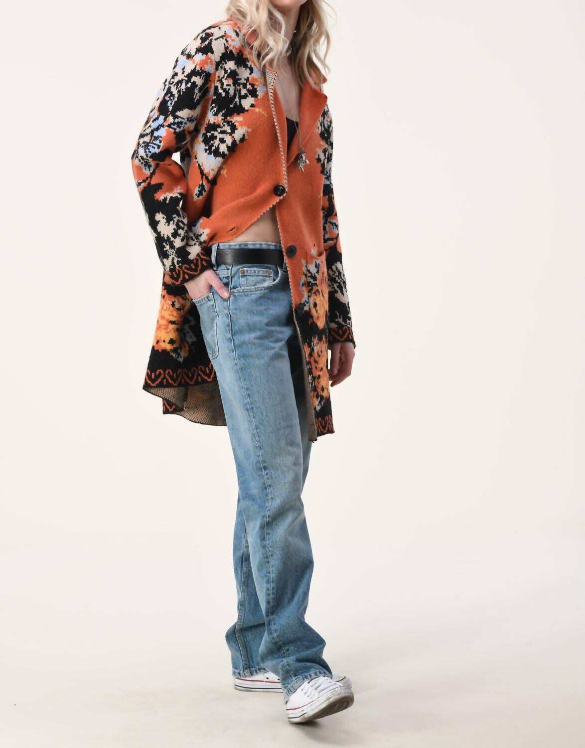 FLOWER JACQUARD COLLAR AND 3 BUTTONS CARDIGAN IN ORANGE, , alternate image number 5