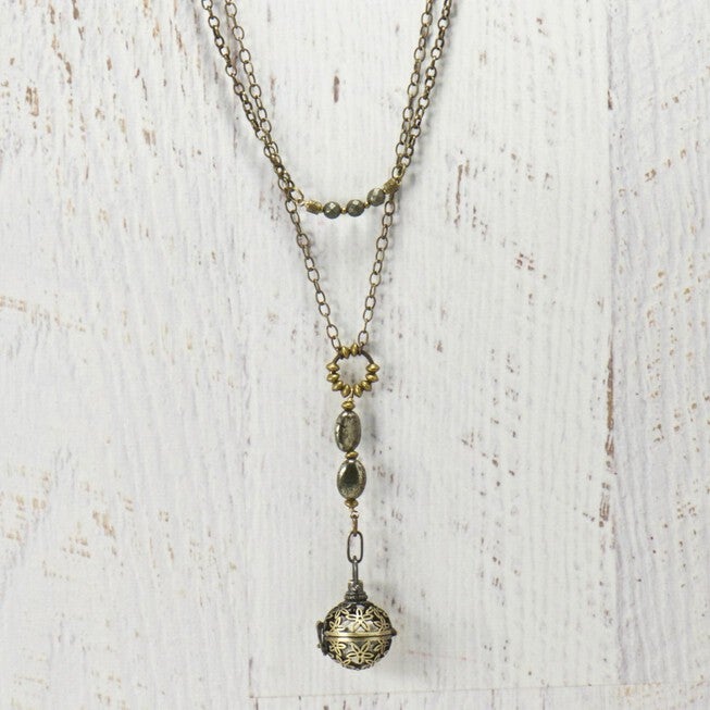 STARFLOWER DIFFUSER ESSENTIAL OIL LOCKET NECKLACE IN BRASS, Brass / Gold, hi-res image number null
