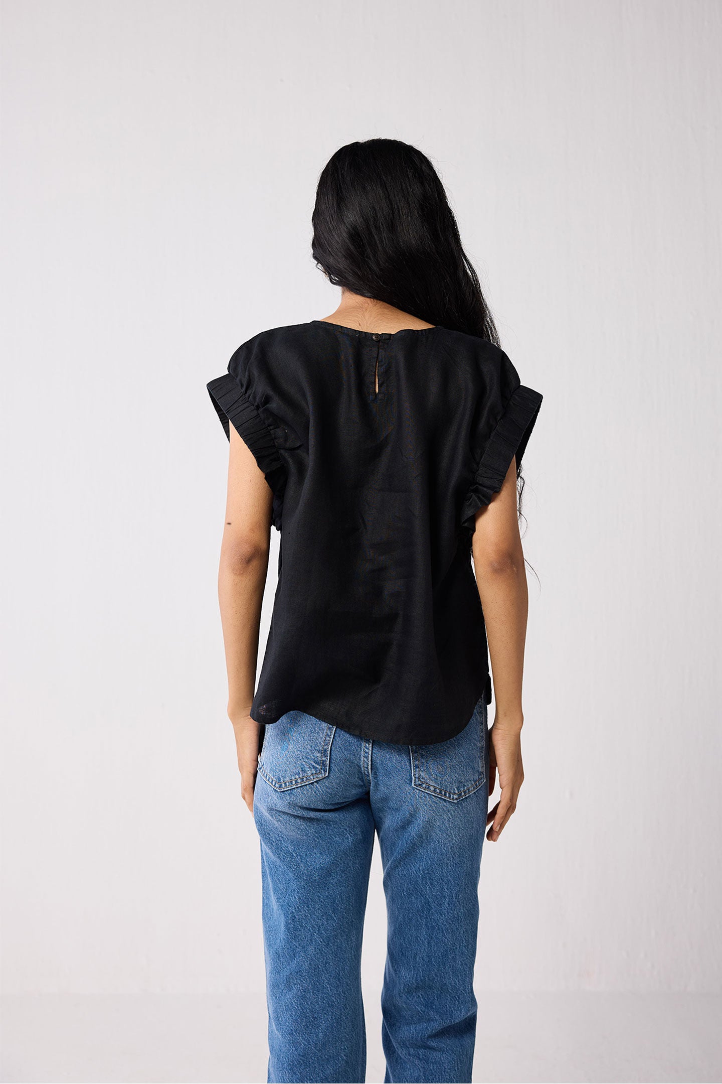 Hemp Top with Gathered Sleeve detail in Black, Black / Black, alternate image number 4
