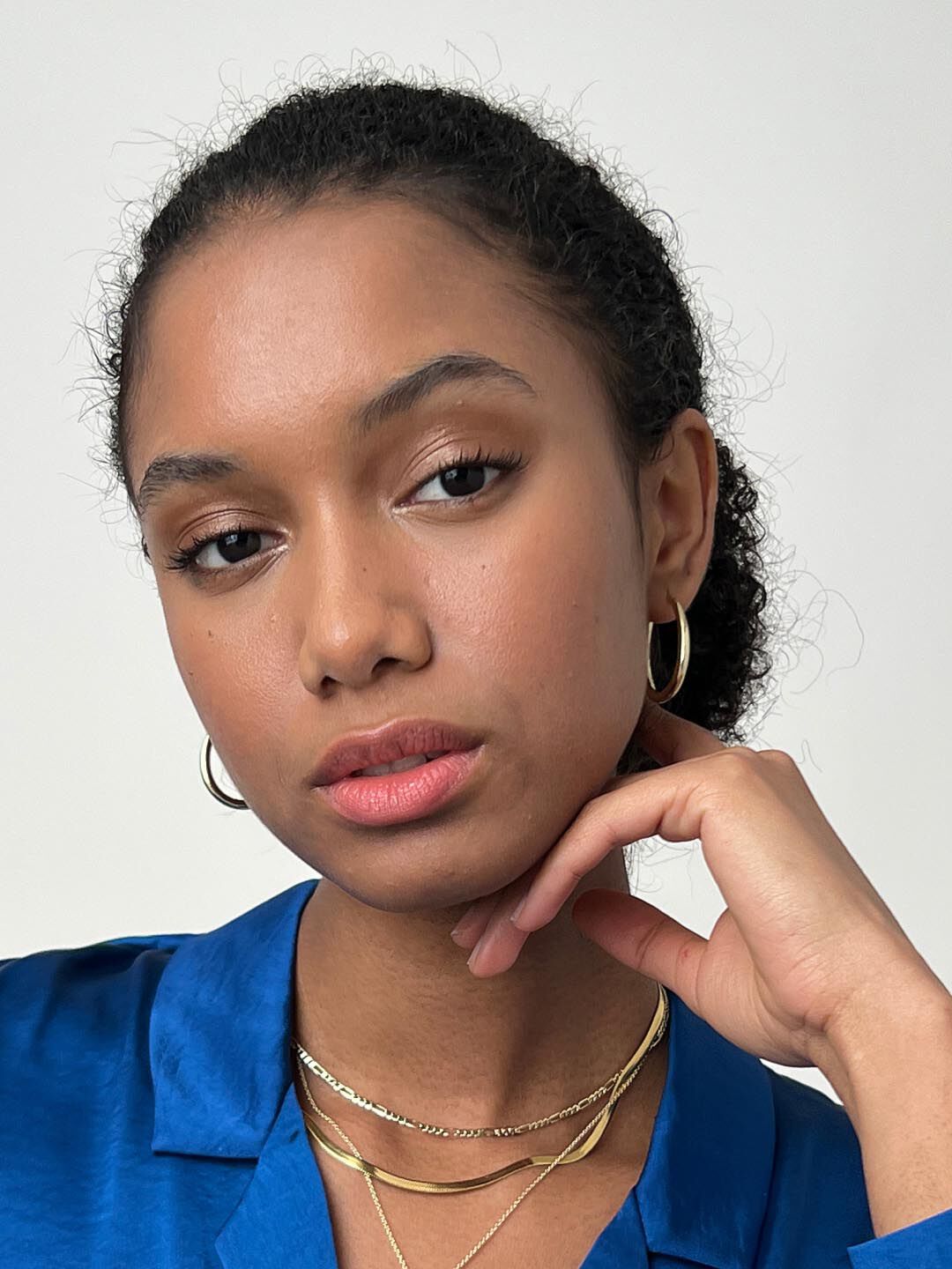 Cuidado Gold Hoop Earrings, GOLD, alternate image number 4