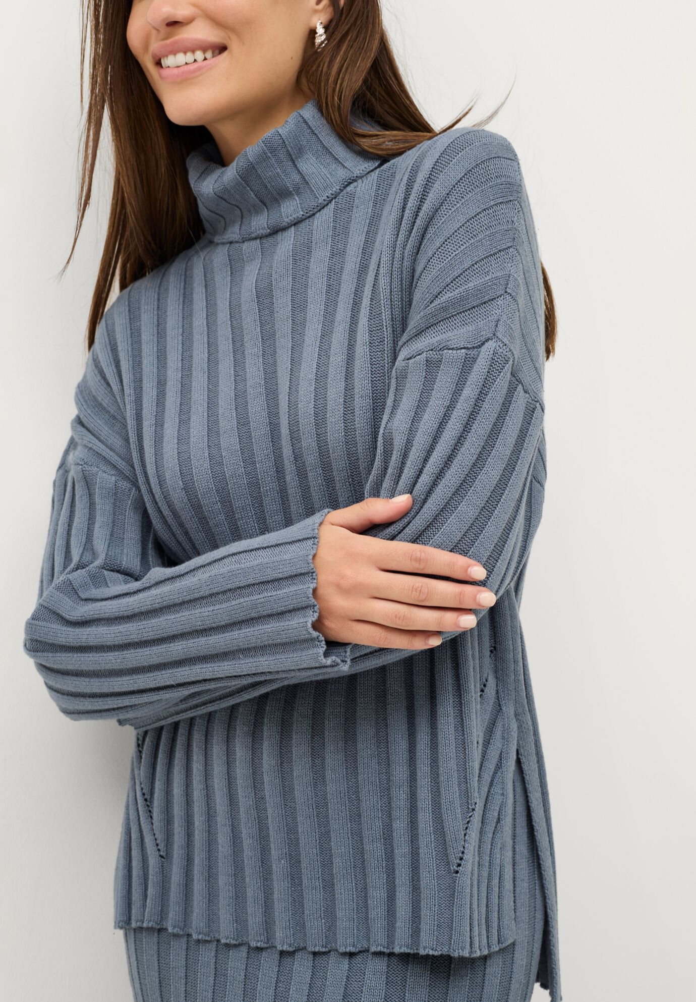Wide Ribbed Turtleneck Pullover with Hi-Low Hem, VINTAGE BLUE, alternate image number 2