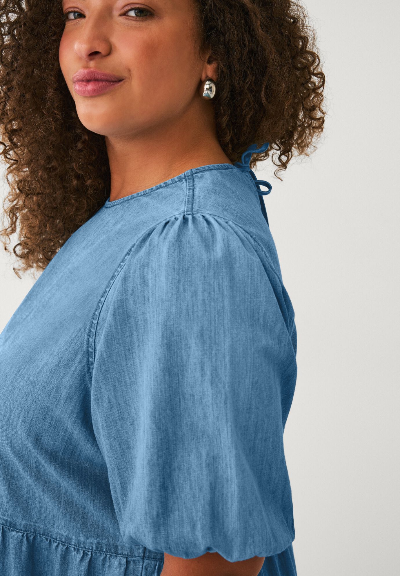 Lightweight Denim Short Sleeve Tiered Midi Dress, LIGHT WASH, alternate image number 2