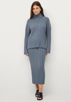 Wide Ribbed Turtleneck Pullover with Hi-Low Hem