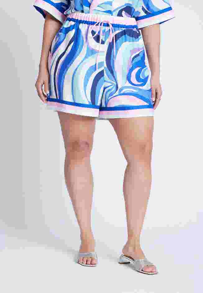 Printed Short With Border image number 1