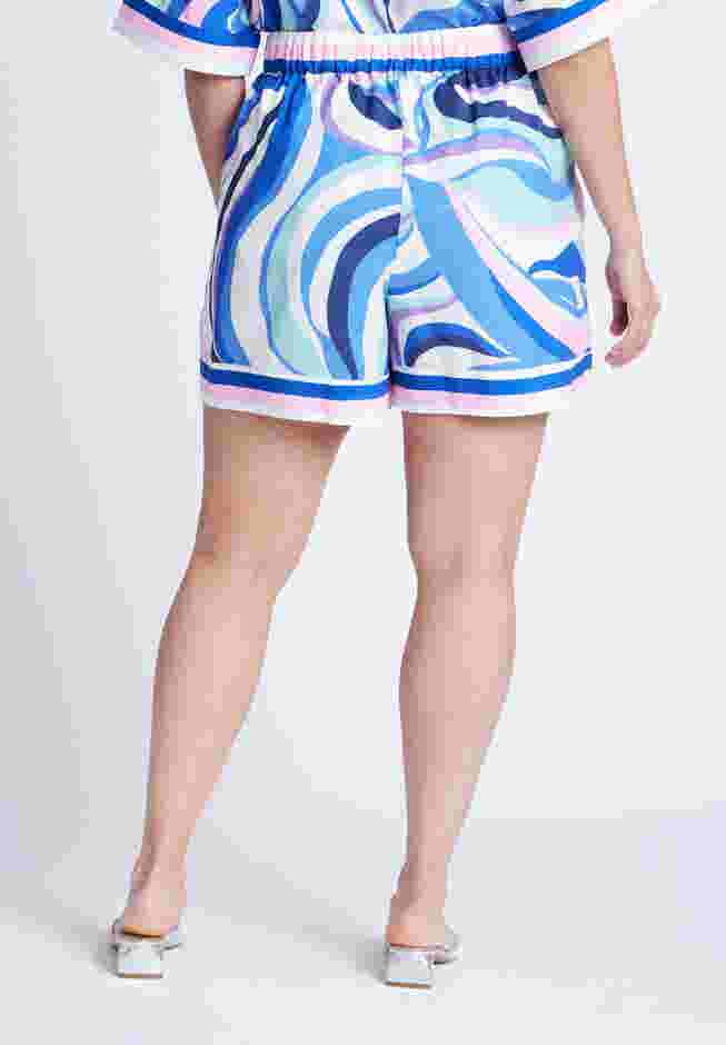 Printed Short With Border image number 2