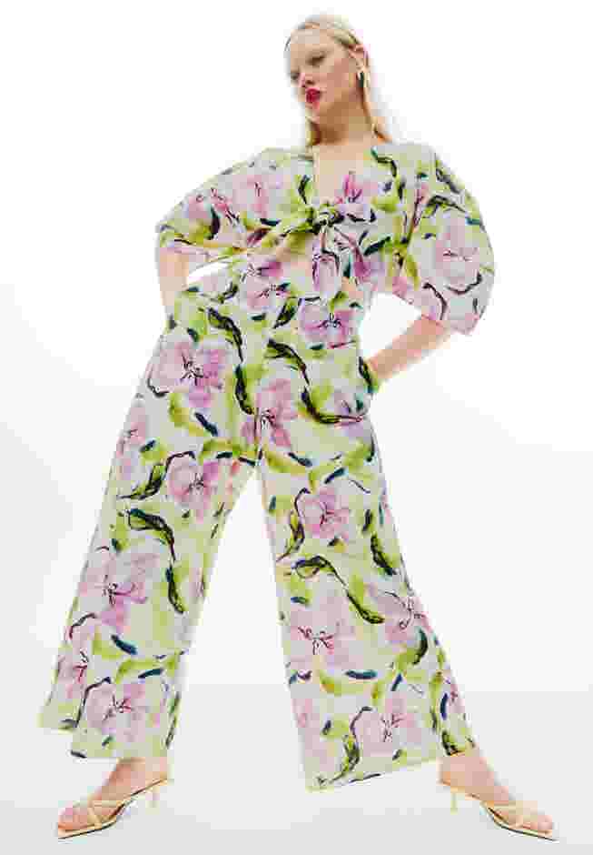 Puff Sleeve Tie Front Crop Top image number 3