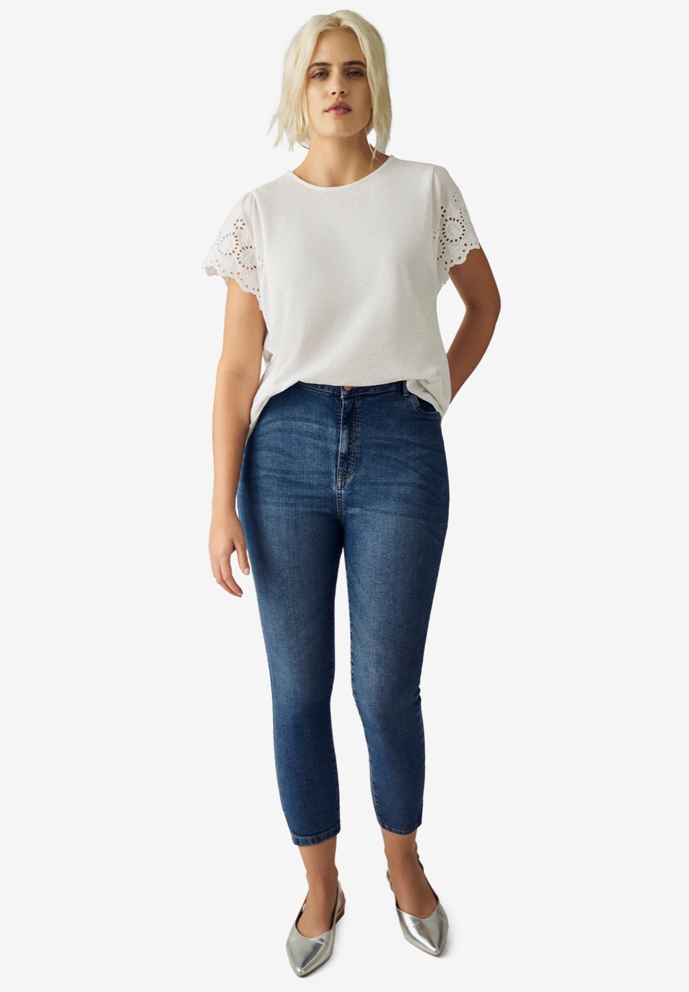 Slim 5-Pocket Stretch Mid-Rise Denim Capri image number 0