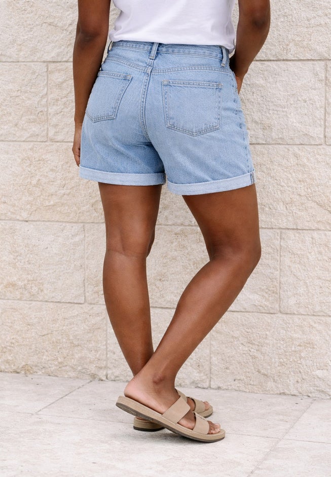 Mid-Rise Stretch 5-Pocket Relaxed Fit Boyfriend Jean Shorts image number 1