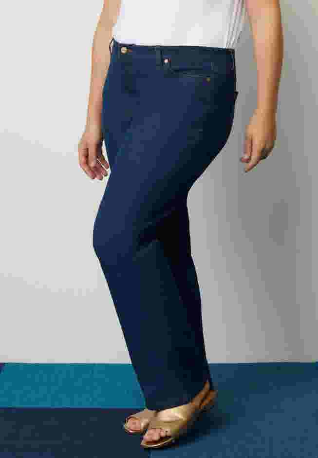 Curvie Fit Boyfriend Jeans image number 2