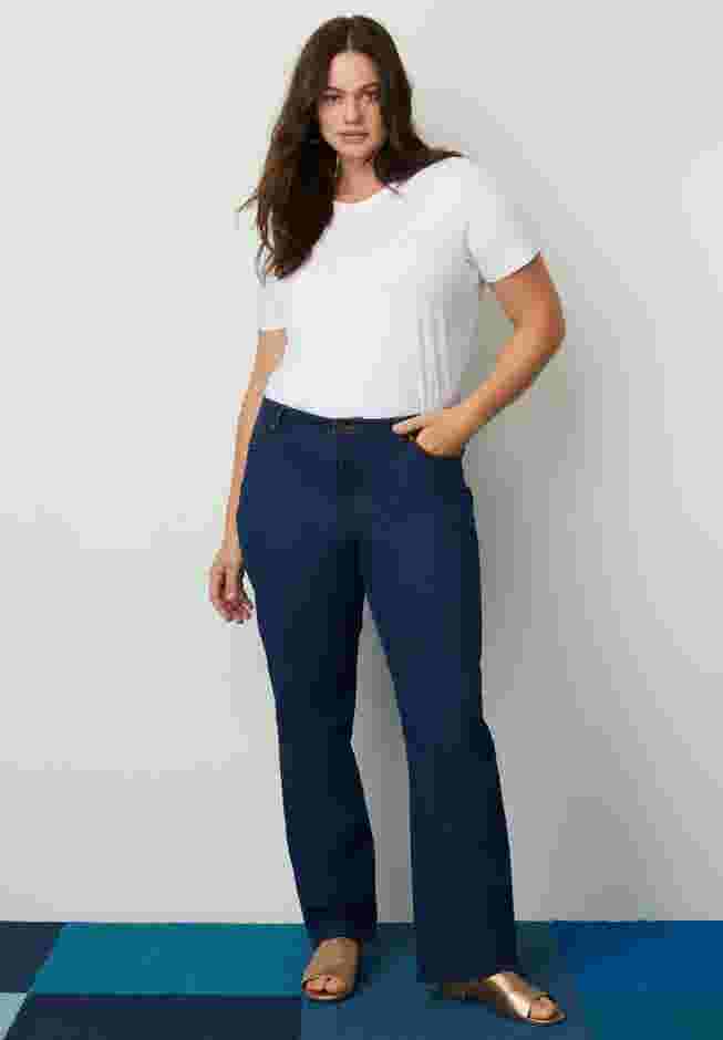 Curvie Fit Boyfriend Jeans image number 0