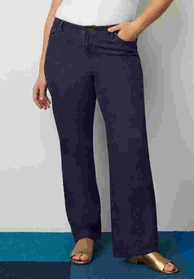 Curvie Fit Boyfriend Jeans image number 0