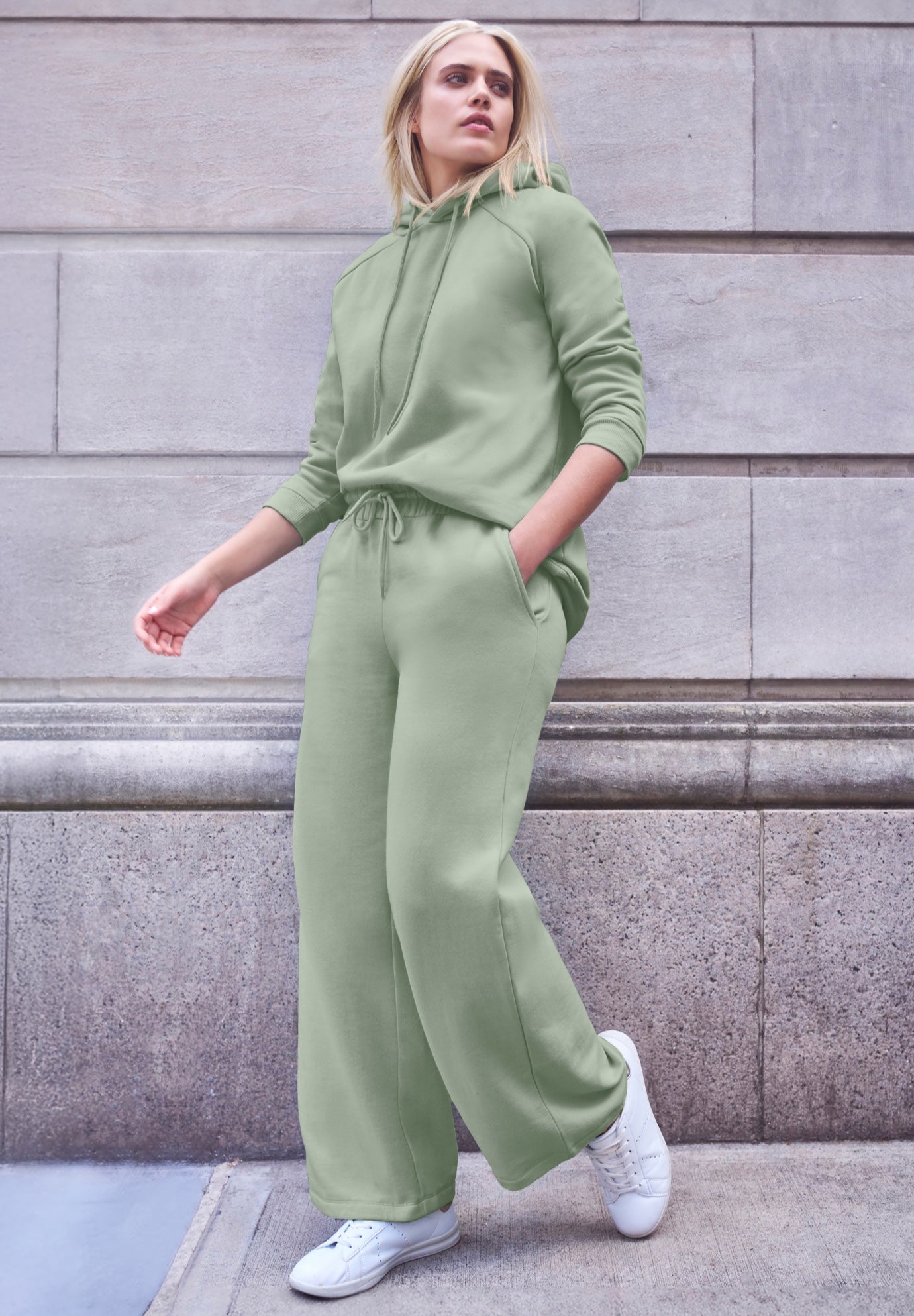 Wide Leg Fleece Sweatpant With Drawstring Waist image number 0