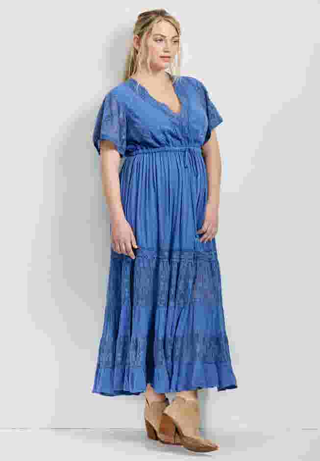 Raven Lace Maxi Dress image number 2