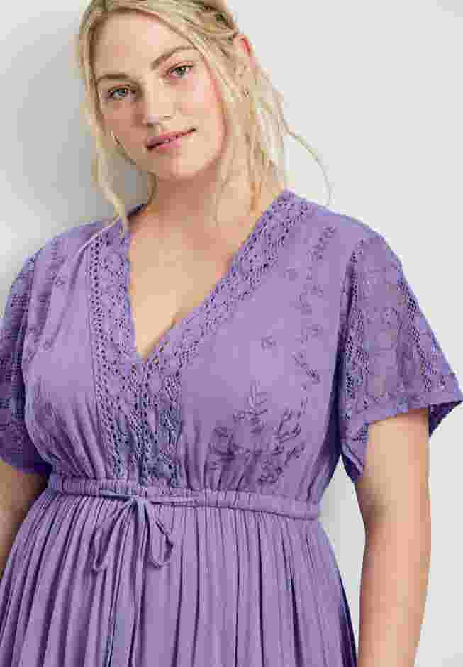 Raven Lace Maxi Dress image number 3