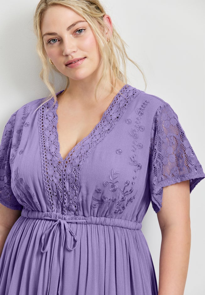 Raven Lace Maxi Dress image number 3