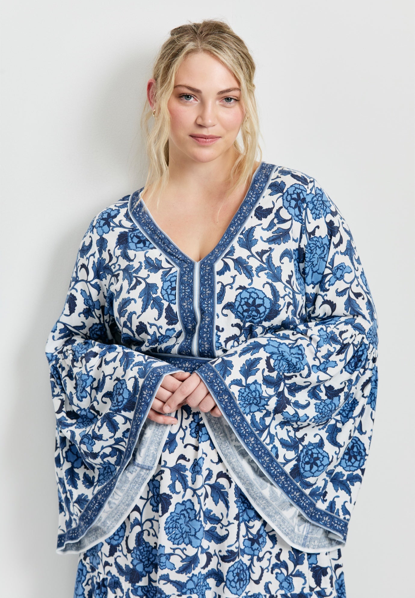 Arlo Bell Sleeve Maxi Dress image number 3