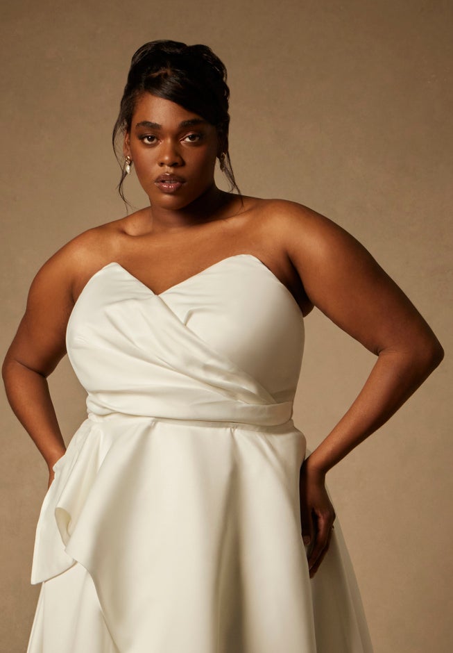 Bridal by ELOQUII Sculptural Gown With Removable Skirt image number 2