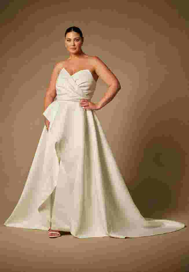 Bridal by ELOQUII Sculptural Gown With Removable Skirt image number 5
