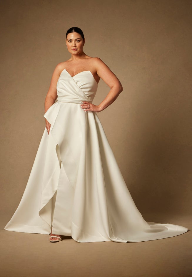 Bridal by ELOQUII Sculptural Gown With Removable Skirt image number 5