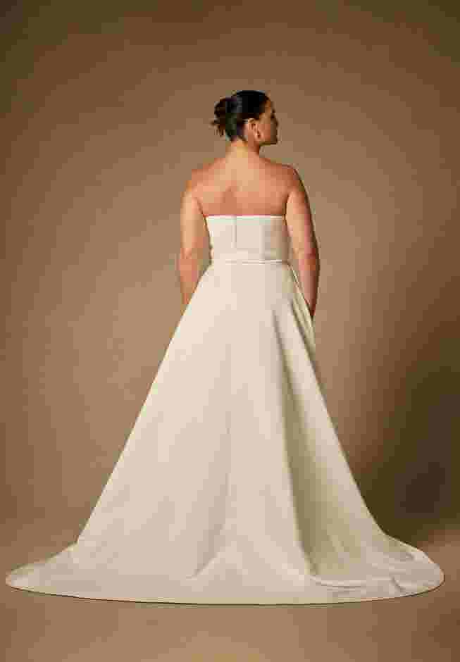 Bridal by ELOQUII Sculptural Gown With Removable Skirt image number 6