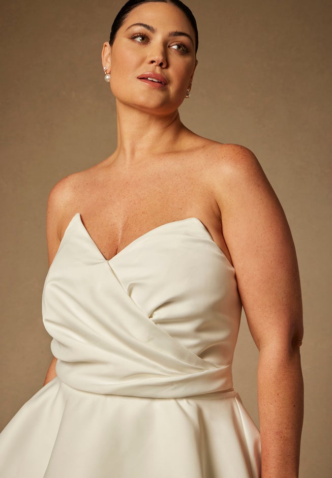 Bridal by ELOQUII Sculptural Gown With Removable Skirt image number 7