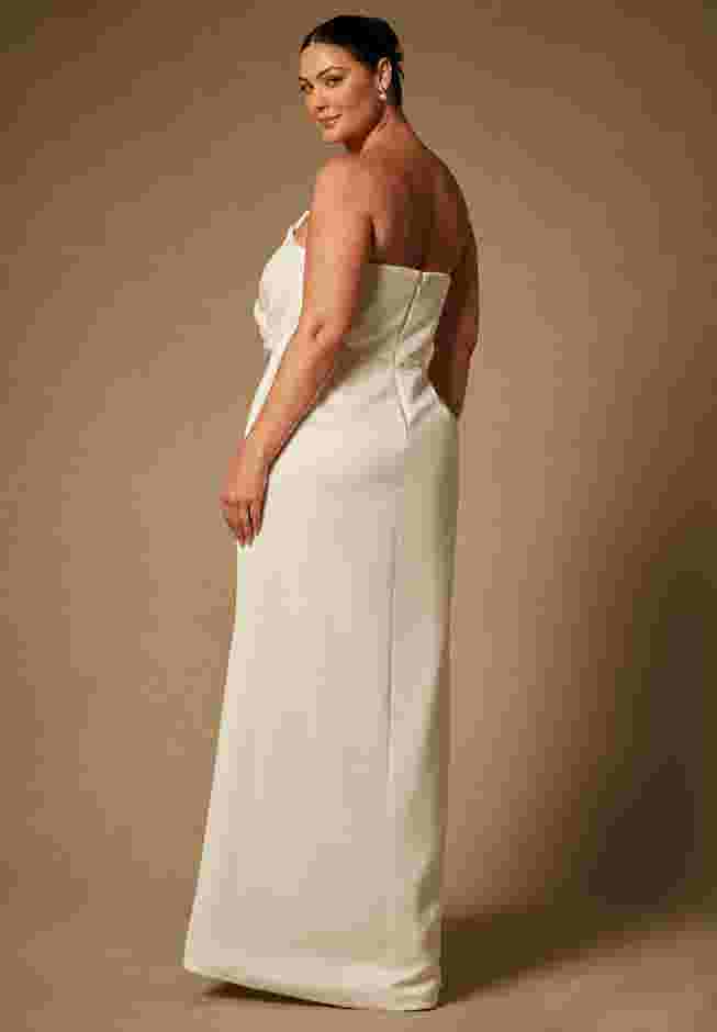 Bridal by ELOQUII Sculptural Gown With Removable Skirt image number 9