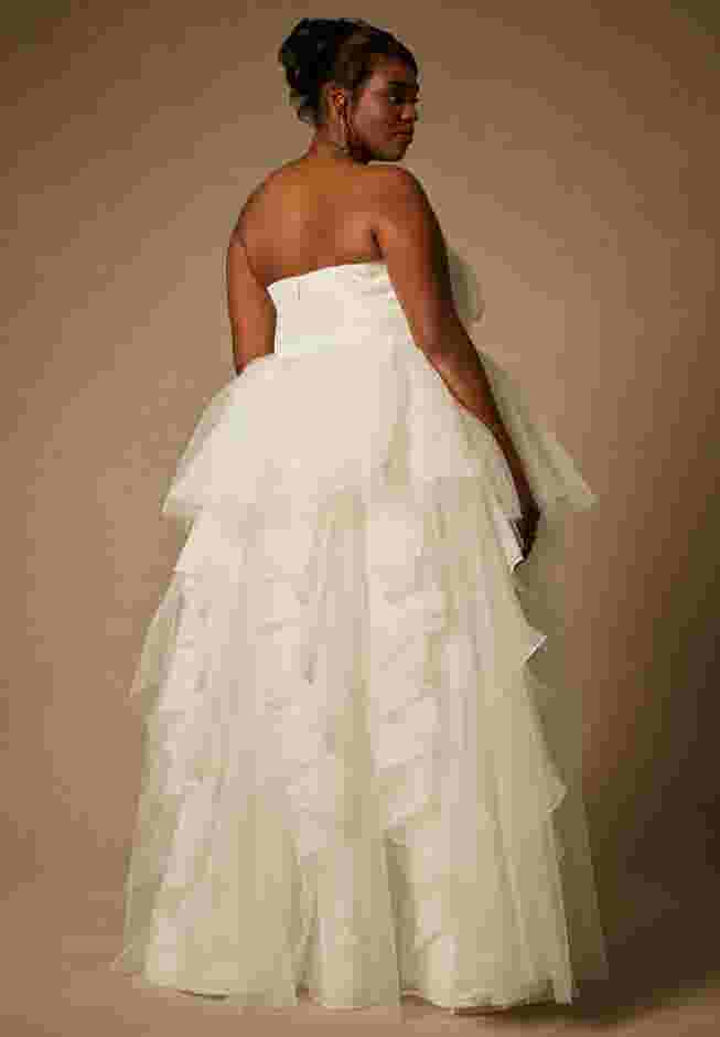 Bridal by ELOQUII Strapless Princess Gown With Full Pleated Skirt image number 4