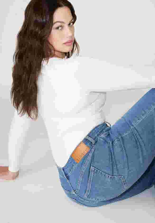 The Leigh Super Stretch Slim Leg Jean image number 3