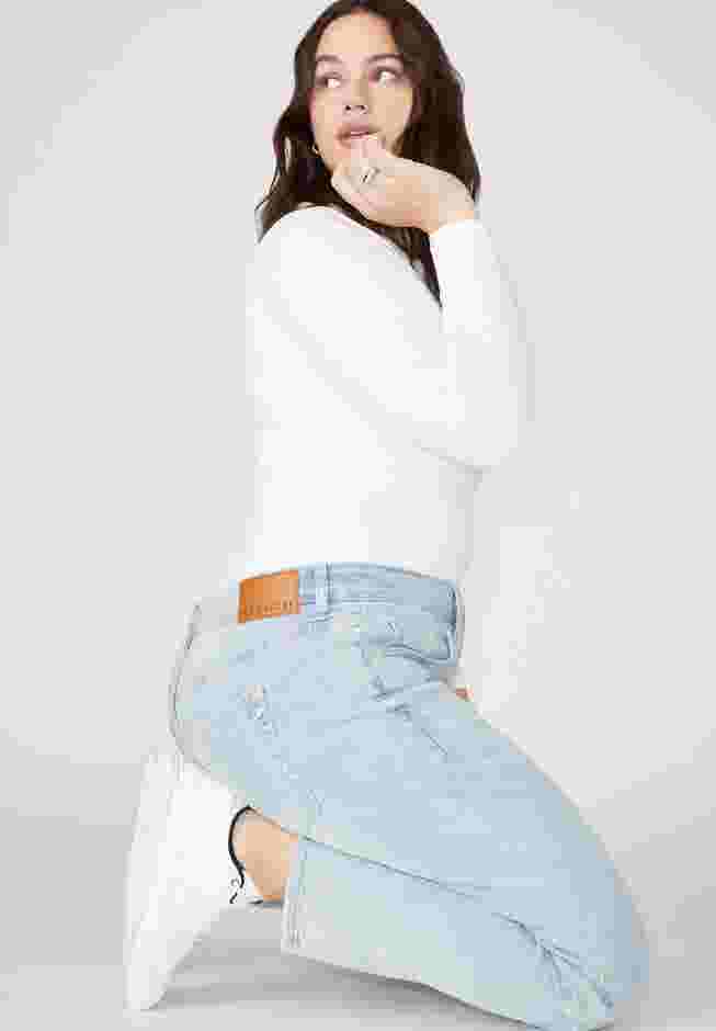 The Leigh Super Stretch Slim Leg Jean image number 3