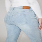 The Leigh Super Stretch Slim Leg Jean image number null