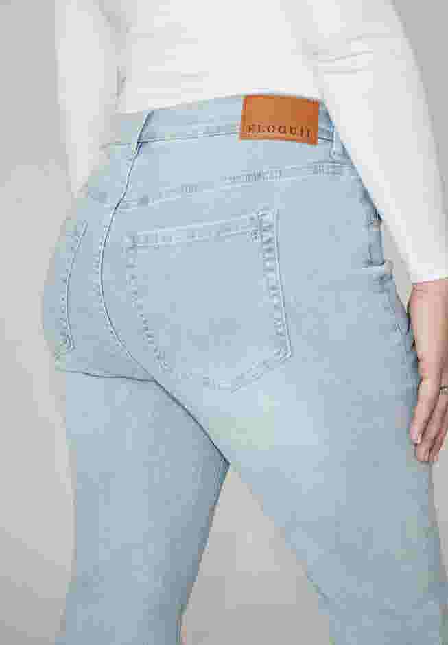 The Leigh Super Stretch Slim Leg Jean image number 4
