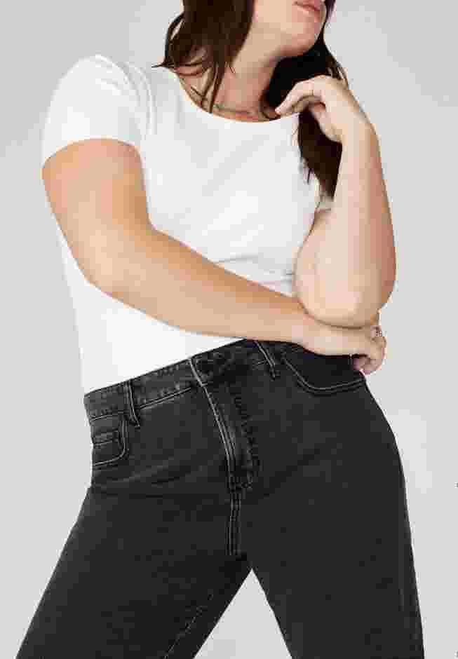 The Naomi Comfort Stretch Straight Leg Jean Crop image number 4