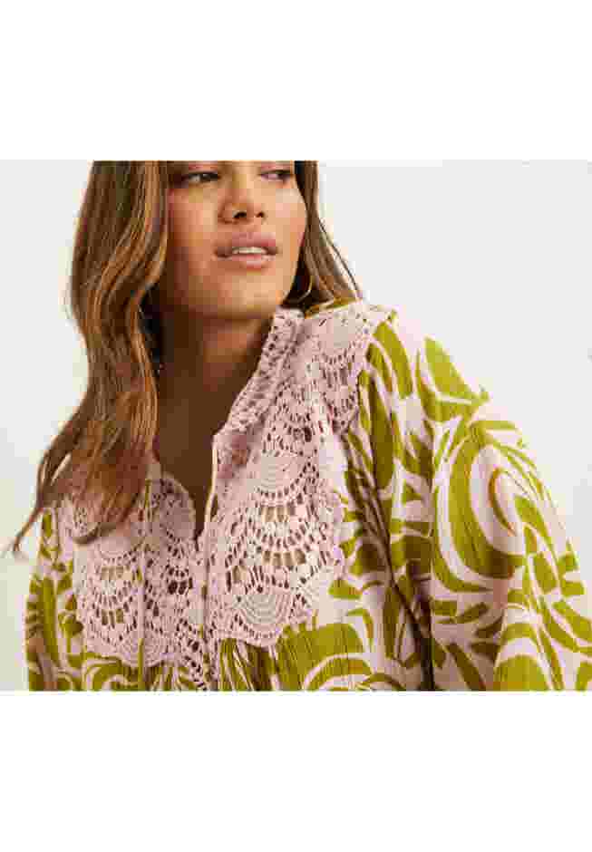 Lace-Trim Crinkle Blouse image number 3