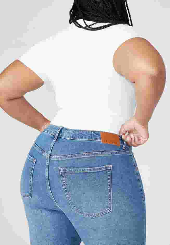 The Flare Leg Jean image number 3