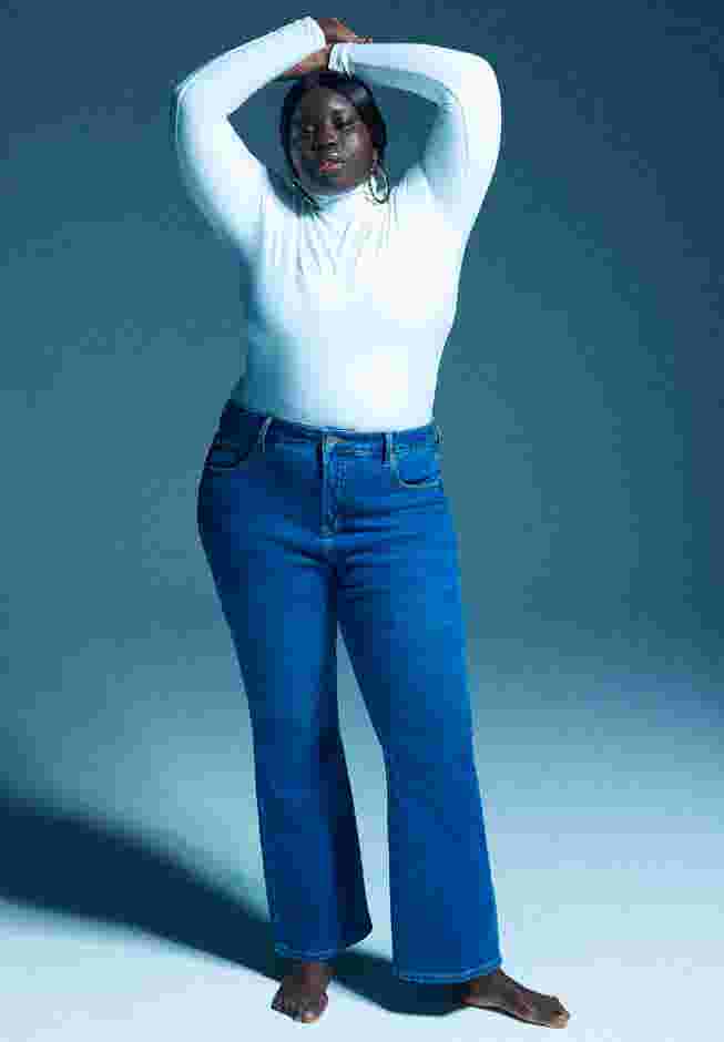 The Flare Leg Jean image number 5