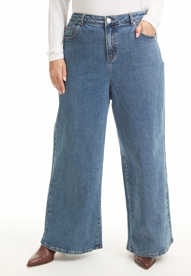 June Fit High-Rise Jeans image number 2