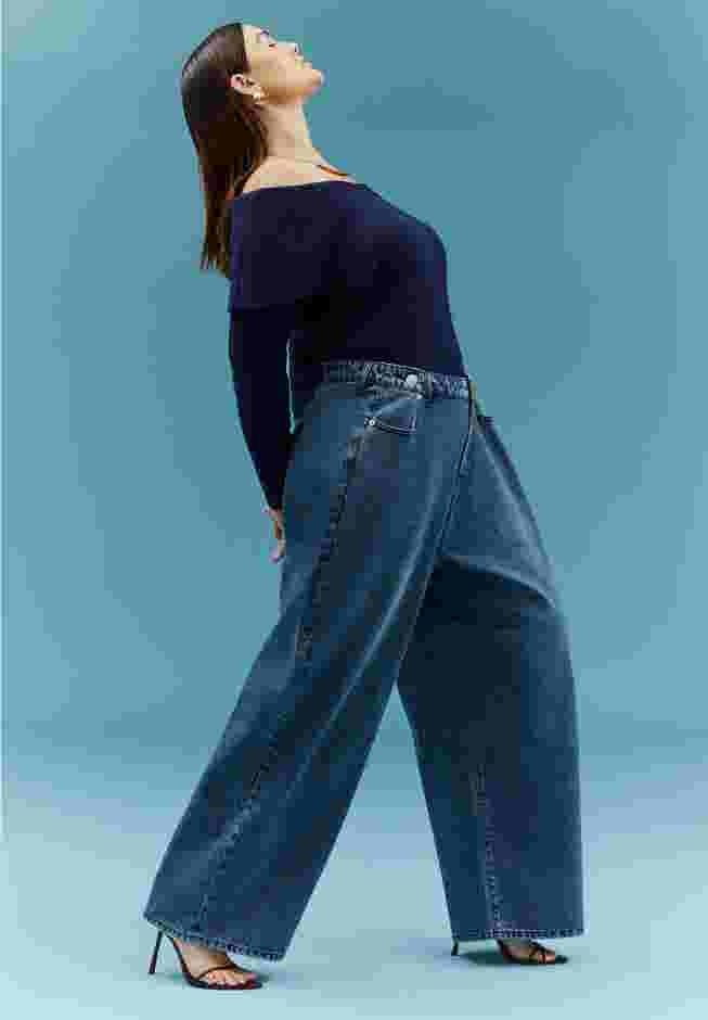 Slouchy Jean With Waistband Detail image number 4