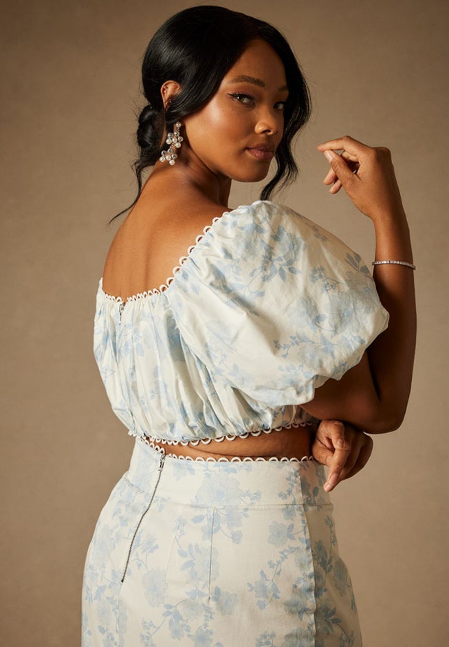 Bridal by ELOQUII Printed Puff Sleeve Top image number null