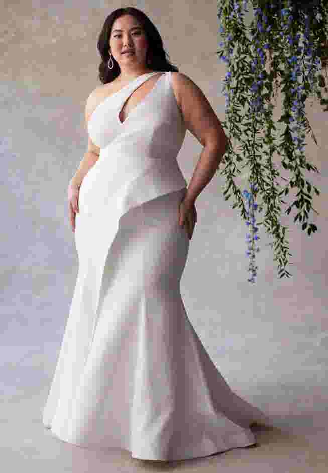 Bridal by ELOQUII Tulle Gown with Slit image number 3