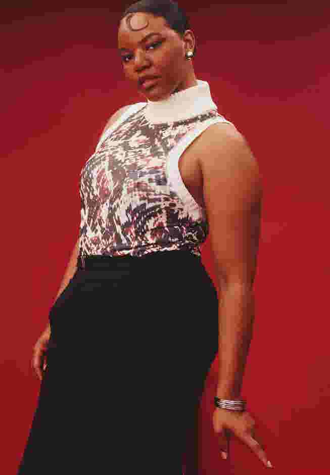 Sleeveless Printed Turtleneck Sweater image number 4